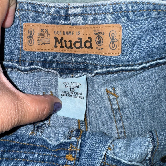 Mudd Womens Blue Jean Shorts Size 13 Zip closure Mom Y2k 3"inseam - Picture 4 of 11